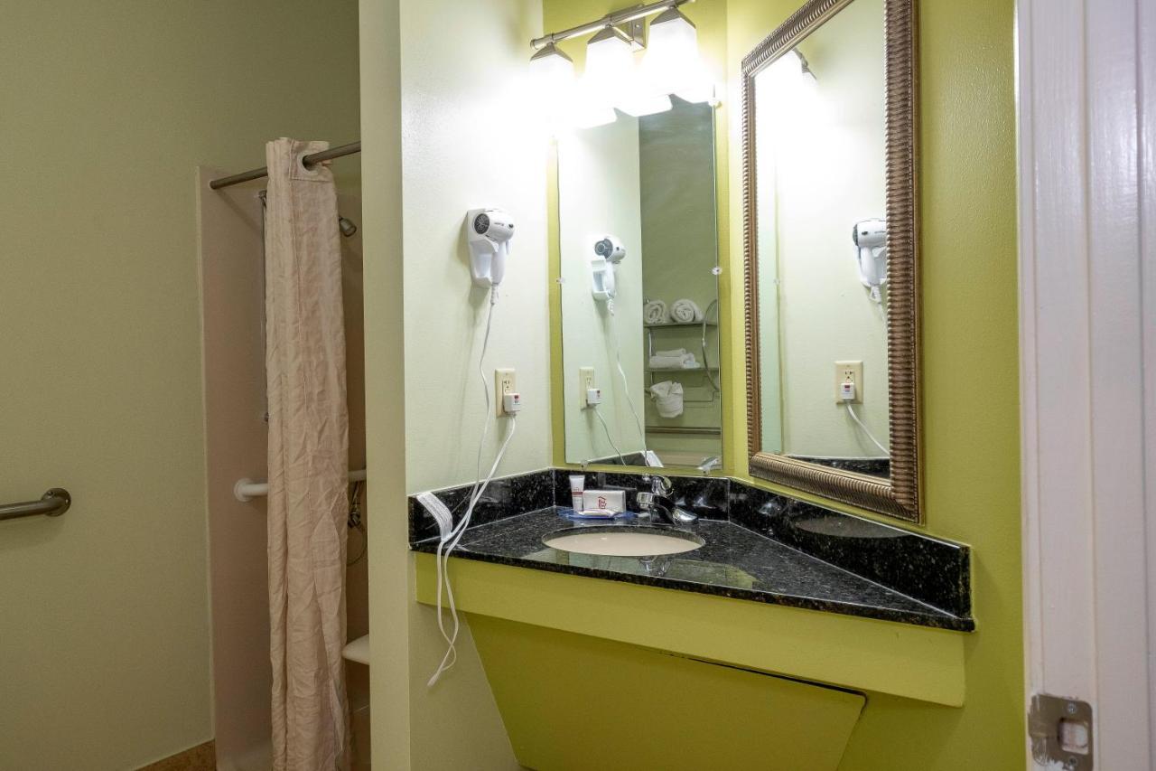 Red Roof Inn & Suites ウィルソン エクステリア 写真