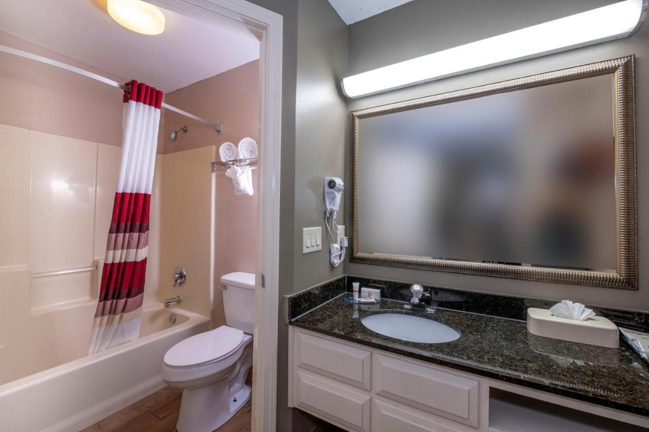 Red Roof Inn & Suites ウィルソン エクステリア 写真