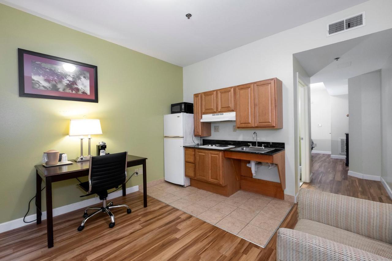 Red Roof Inn & Suites ウィルソン エクステリア 写真