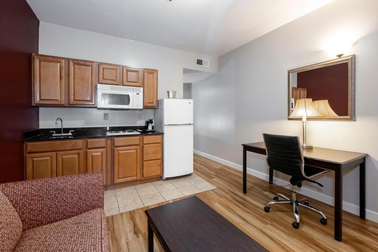 Red Roof Inn & Suites ウィルソン エクステリア 写真