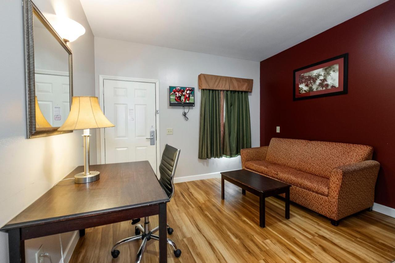 Red Roof Inn & Suites ウィルソン エクステリア 写真