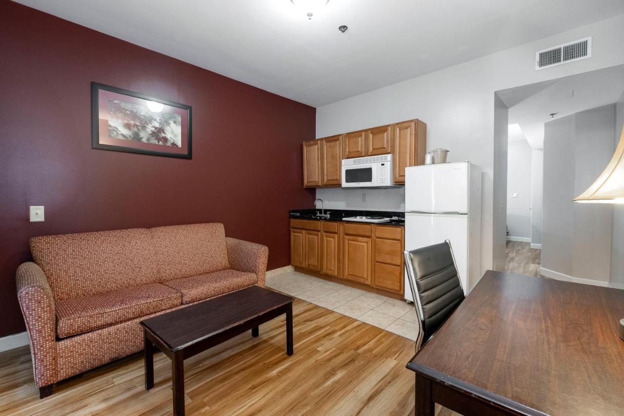 Red Roof Inn & Suites ウィルソン エクステリア 写真
