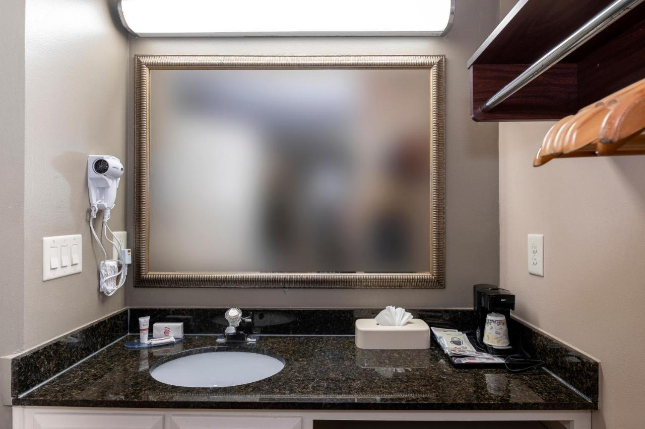 Red Roof Inn & Suites ウィルソン エクステリア 写真